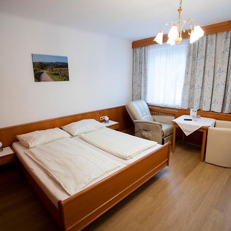 Hotel-Gasthof Martinek Баден Екстериор снимка