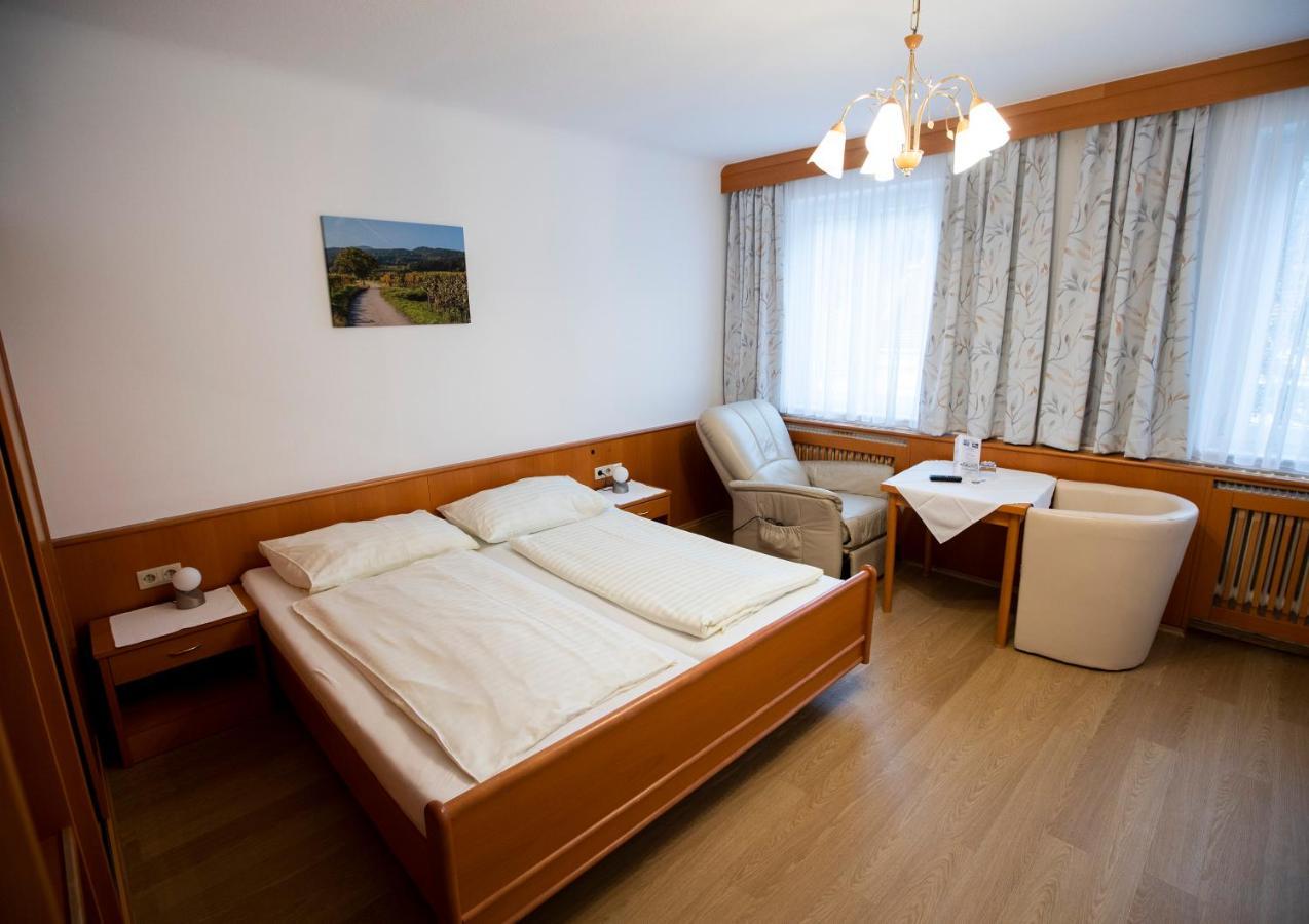 Hotel-Gasthof Martinek Баден Екстериор снимка