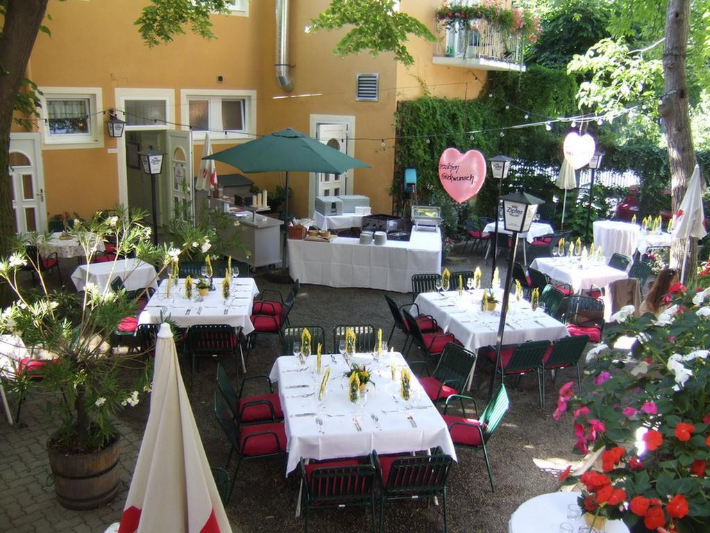 Hotel-Gasthof Martinek Баден Екстериор снимка