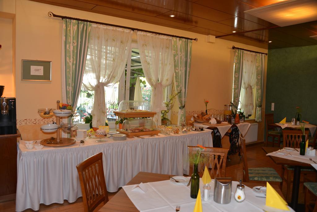 Hotel-Gasthof Martinek Баден Екстериор снимка