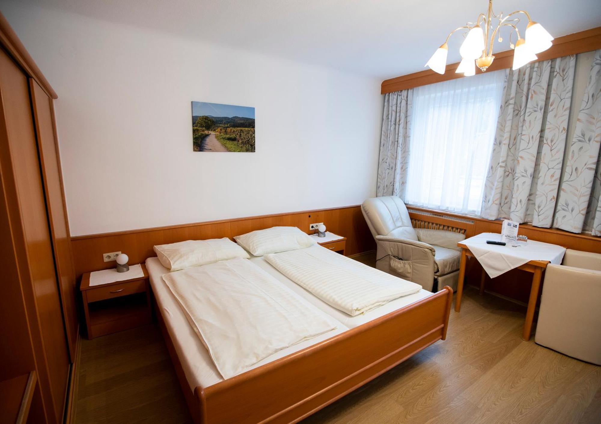 Hotel-Gasthof Martinek Баден Екстериор снимка